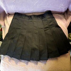 NWOT Brandy Melville pleated mini skirt.
